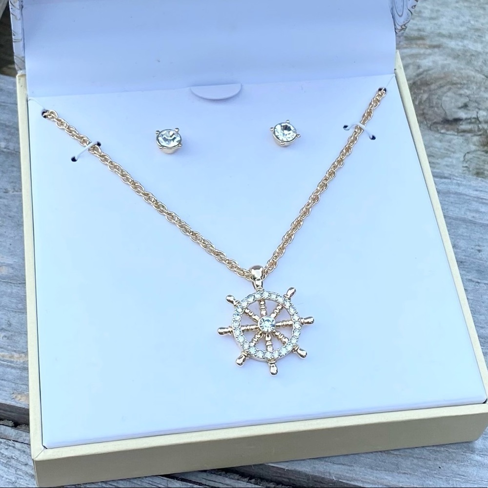 NWT CHARTER CLUB GOLD TONE SHIP’S WHEEL AND EARRING BOX SET